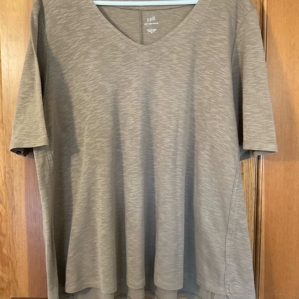 J.Jill V-Neck Short Sleeve Top in Tan